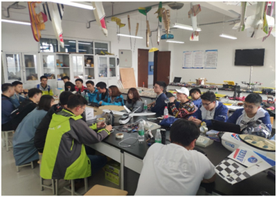 技術翱翔，夢想起航——記川內高校航模隊技術交流會